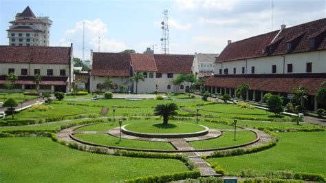 Fort Rotterdam: Een historische vesting vol verhalen en architectuur!