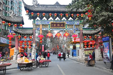  Wenshufan Tempel: De spirituele thuisbasis van de reuzenpanda en een meesterwerk van traditionele architectuur!