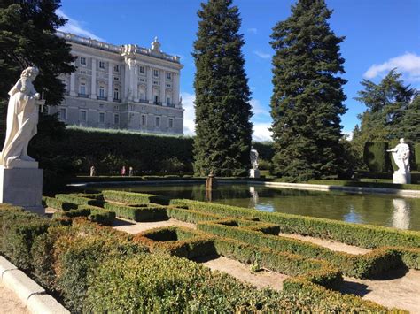 De Jardines de Sabatini: Een verborgen juweeltje midden in het bruisende Madrid!