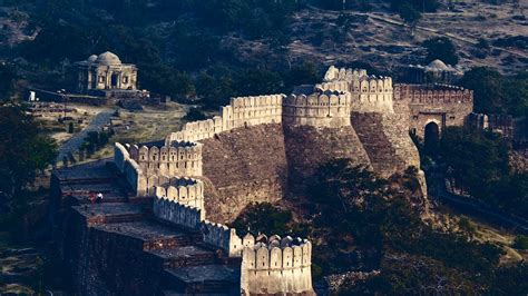 De Kumbhalgarh Fort: Een Versterkte Wonder van Rajputse Geschiedenis!