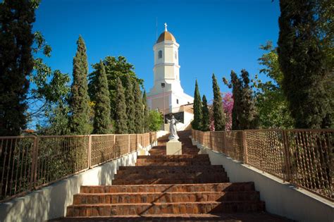  De Templo de la Monserrate: Een Architectonische Parel en een Spiritueel Anker!