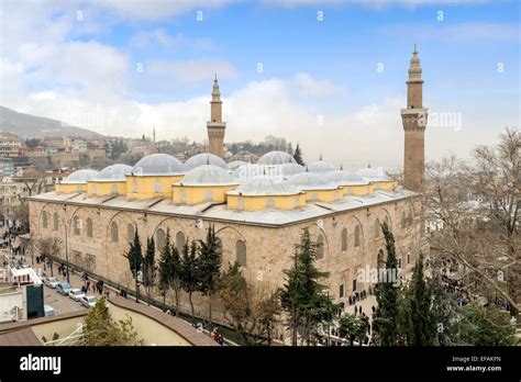 De Ulu Cami van Bursa: Een Architectonische Wonder en Oase van Vrede